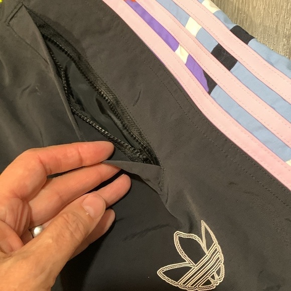 Adidas Originals “Love Unites” Unisex Pull-On Drawstring Waist Shorts size XL - Picture 4 of 12